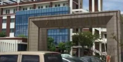 江蘇啟東中學教學樓