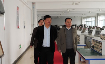 江蘇沛縣中等專業學校領導巡查