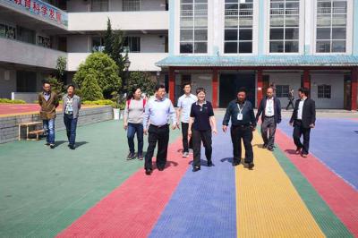 學(xué)校領(lǐng)導(dǎo)調(diào)研