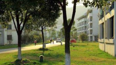 潼南縣遠榮中等職業學校校園一角