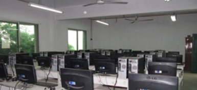 重慶機械職工中等專業學校機房