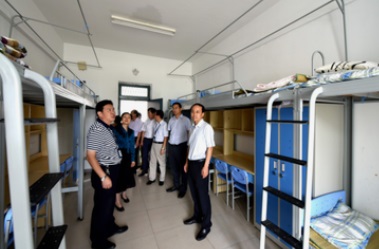 連云港工貿學校領導關懷