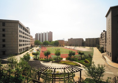 東興區(qū)東方科技職業(yè)技術(shù)學(xué)校田徑場(chǎng)