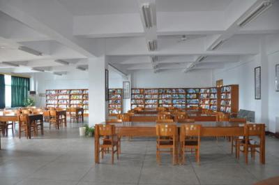 風岡縣第一中學閱覽室