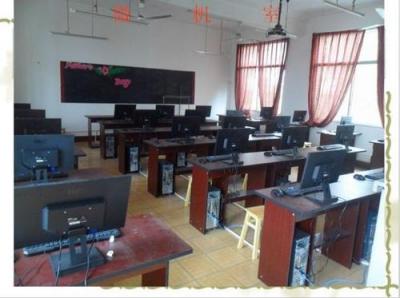 樂山市西成職業(yè)學(xué)校機(jī)房