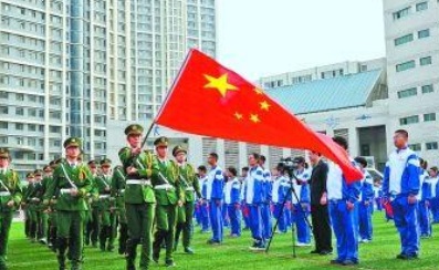 江蘇啟東中學(xué)軍訓(xùn)