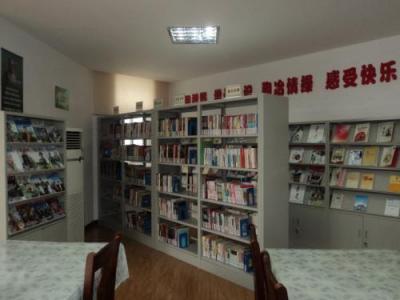 六盤水玉宇中學閱覽室