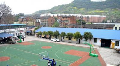 達州鳳凰職業技術學校籃球場