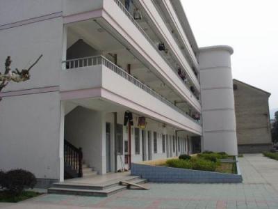 職業(yè)技術(shù)學(xué)校宿舍樓