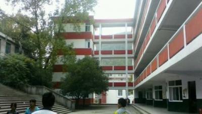 六盤水市第二中學校園