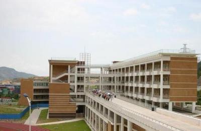 云南省楚雄天人中學-------教學樓