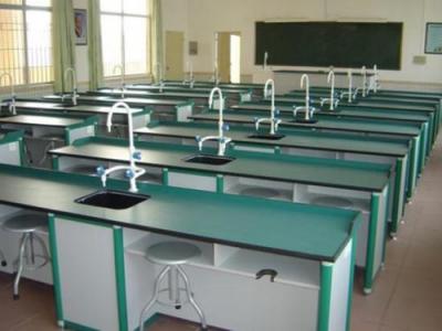 余慶縣白泥中學(xué)實(shí)驗(yàn)室