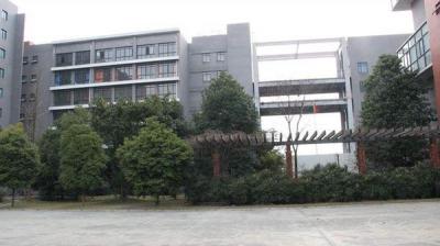 成都金沙職業(yè)技術(shù)學(xué)校行政樓