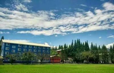 都江堰市光亞學校校園一角