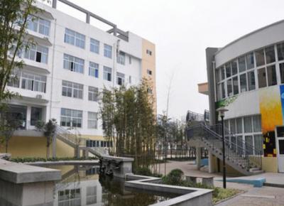 成都市建筑職業中專校開展校園心理劇