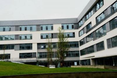 成都市青蘇職業中專學校行政樓