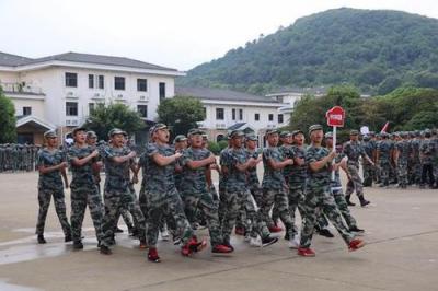 軍訓(xùn)