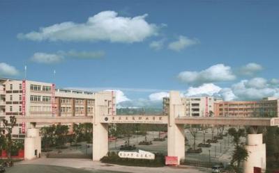 重慶交通職業(yè)學(xué)院五年制大專(zhuān)大門(mén)