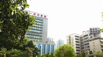 重慶五一高級技工學校五年制大專學校學費