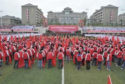 重慶市銅梁職業教育中心五年制大專學校學費