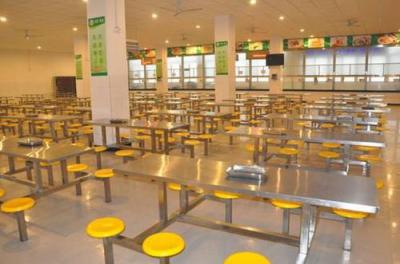 重慶市黔江區民族職業教育中心五年制大專食堂