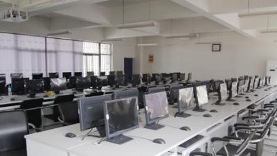 重慶電信職業(yè)學院五年制大專機房