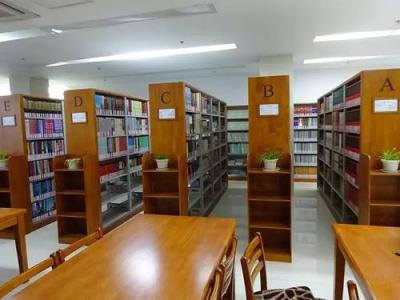 重慶電力高等專科學校五年制大專閱覽室