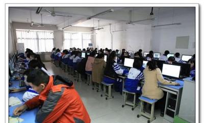 第四中學(xué)機(jī)房