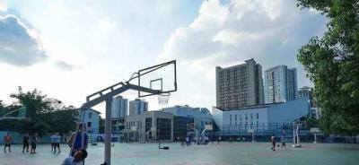 運(yùn)動(dòng)場(chǎng)