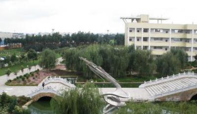 陸良縣技工學(xué)校校園