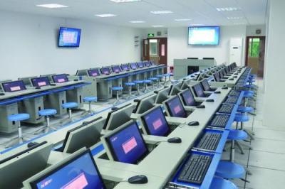 云南宣威第五中學(xué)機(jī)房