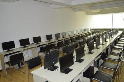 黔西南州機電職業(yè)技術學校機房