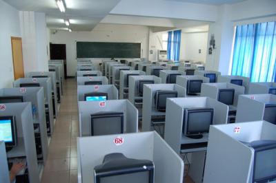 龍里中等職業學校機房