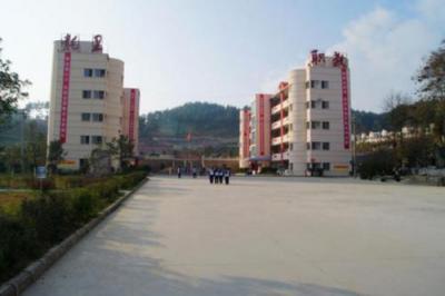 龍里中等職業學校校園