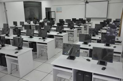 惠水中等職業學校機房