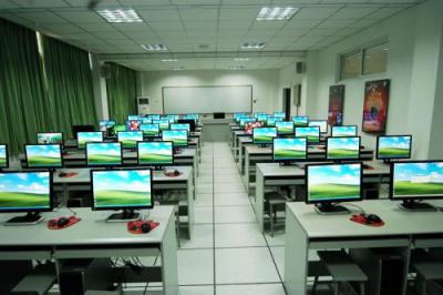 綏陽高級(jí)職業(yè)技術(shù)學(xué)校機(jī)房