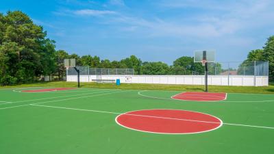 浙江育英職業(yè)技術(shù)學(xué)院五年制大專籃球場(chǎng)