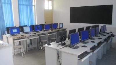 樂山市大佛文武學校機房