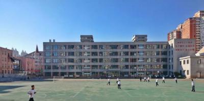 巡場中學運動場