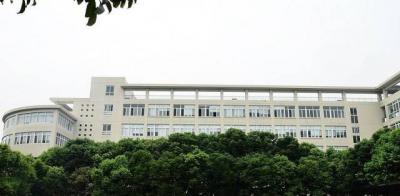 中學校園