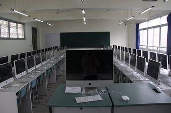 南京行知實驗中學機房