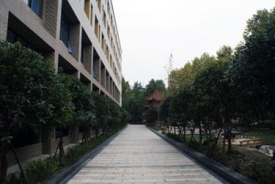 西安生物醫藥專修學院2021年學費、收費多少