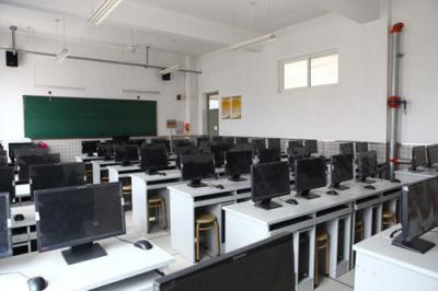 漢中職業技術學院五年制大專機房