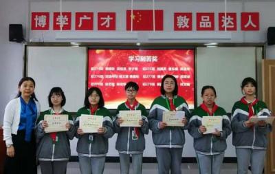 敦品立德·班級特色文化建設|評比表彰暨2020至2021學年度下學期初一期中表彰大會順利開展